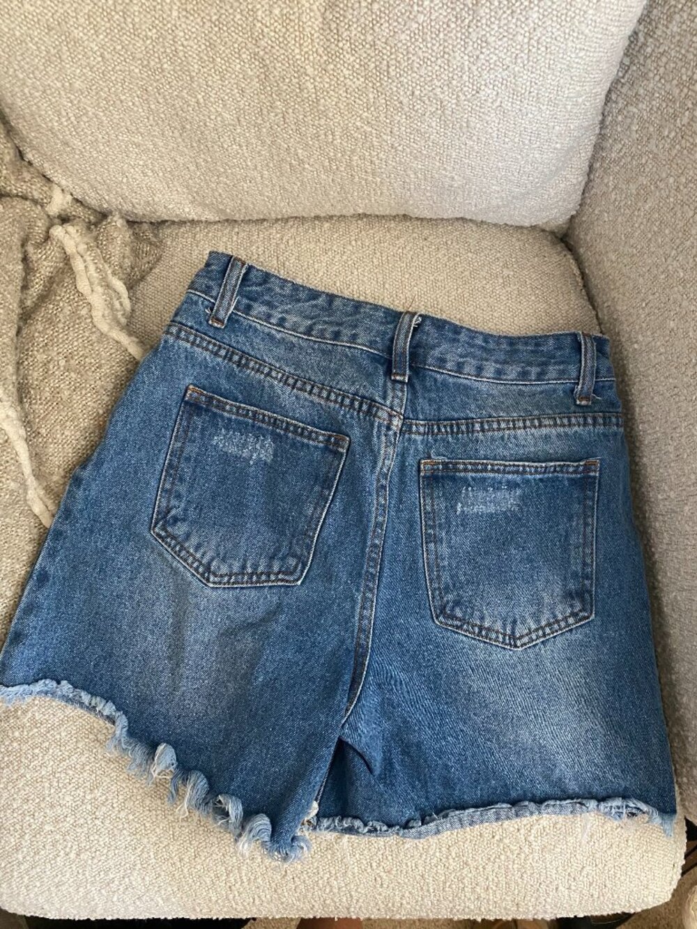 Revolve Superdown | Lennon Distressed Mid Short (RUNS SMALL) - Picture 7 of 12